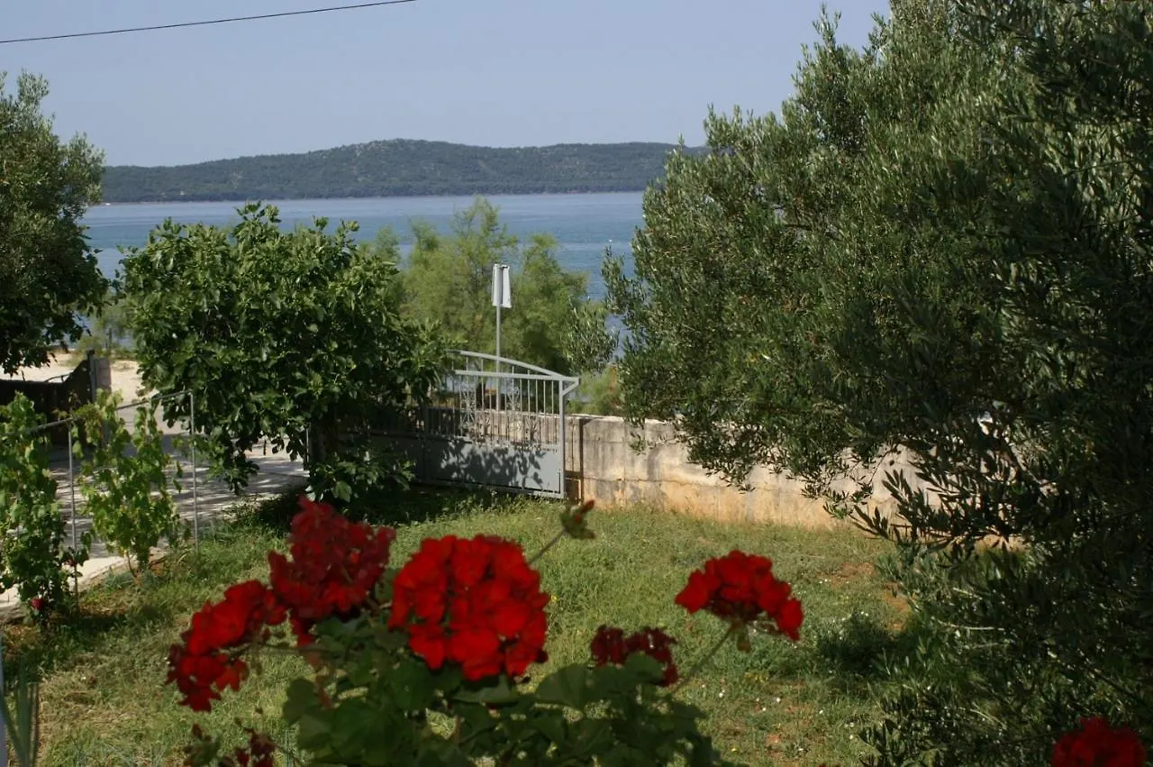 Apartments By The Sea Bibinje, Zadar - 4197 0*, Bibinje